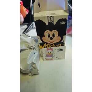 Mickey and Family cute together Confirmed Daisy